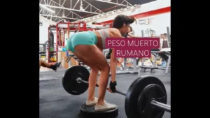 Lee más sobre el artículo Peso muerto rumano con déficit (Romanian deadlift from deficit): instructivo paso a paso para realizarlo de forma correcta