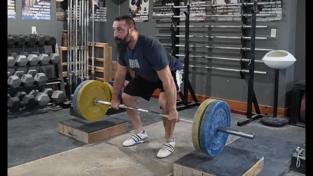 Lee más sobre el artículo Power clean desde bloques (Power Clean from blocks): instructivo paso a paso para realizarlo de forma correcta